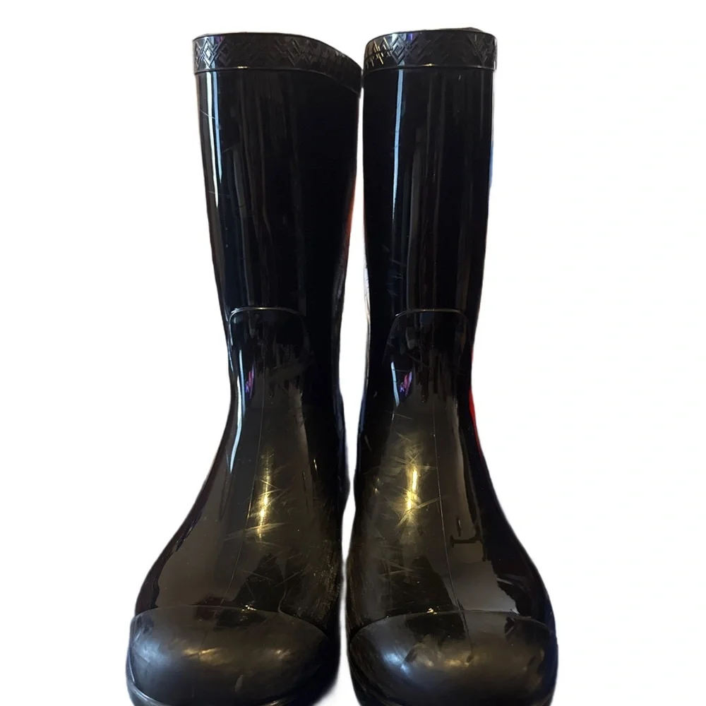 UGG Black and Cream Interior Boots size 5.5